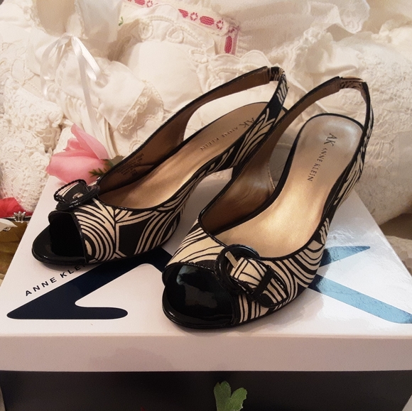 NEW, NEVER WORN, ANNE KLEIN MA OBSERVER BR OPEN TOE SLING HEELS SIZE 6 - Picture 2 of 16
